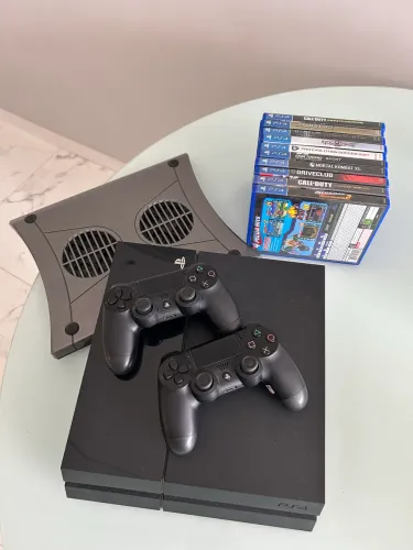 PS4 Fat 500GB + 10 jogos físicos + 2 controles - Pronto para jogar!