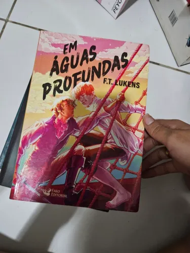 LIVRO EM AGUAS PROFUNDAS
