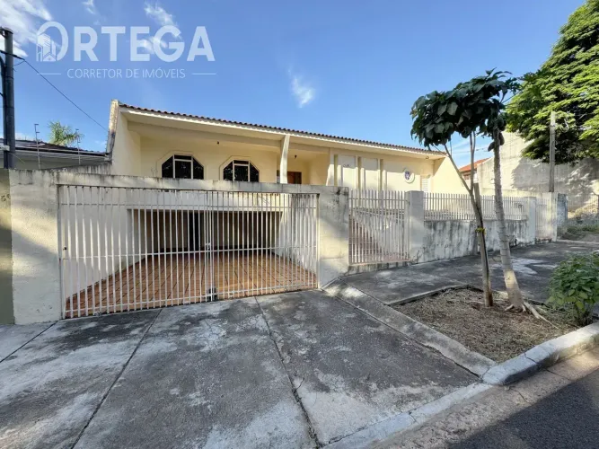 Casa com 05 quartos a venda em Maringá PR.