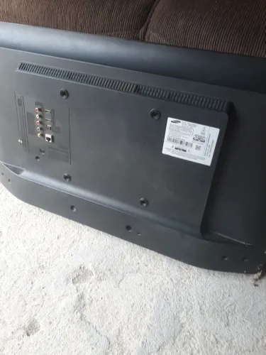 Vendo TV pra retirada peças