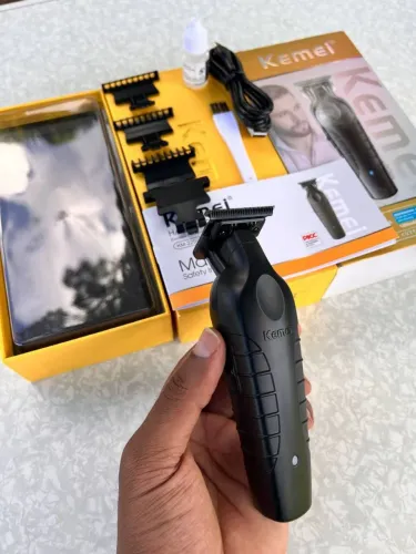 Maquininha de corta cabelo ,barba e depilação km 2299