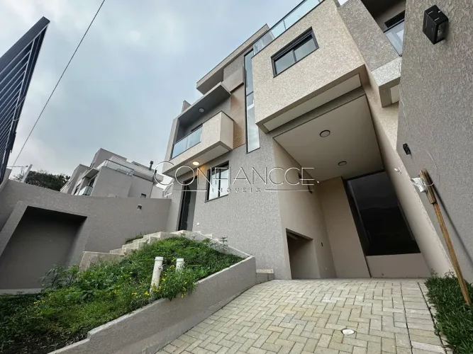 Casa com 3 quartos para alugar no Vista Alegre, Curitiba, PR | Confiancce Imóveis