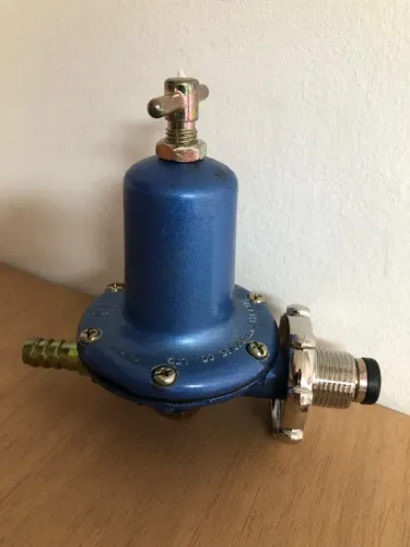 REGULADOR GÁS CHINES - LPG.REGULATOR HL-102 IN LET MAX 15,6Kg - OUT LET 2,2Kg 