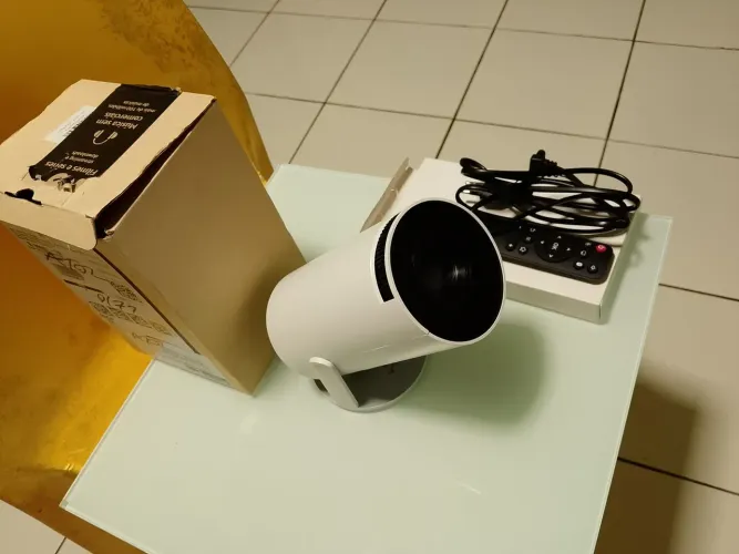 Projetor HY300a Android com wi-fi e Bluetooth seminovo (Ler descrição)