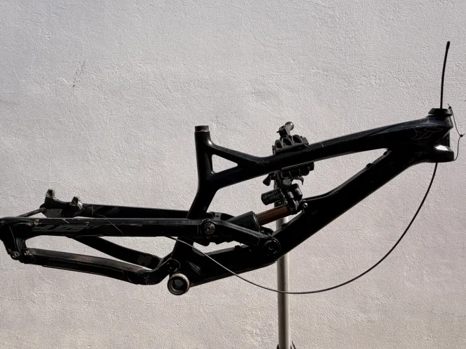 Quadro YT Tues Carbon 27.5 Large / Shock X2 Float