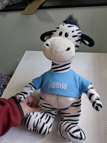 Zebrinha de pelúcia da coleção Nestlé