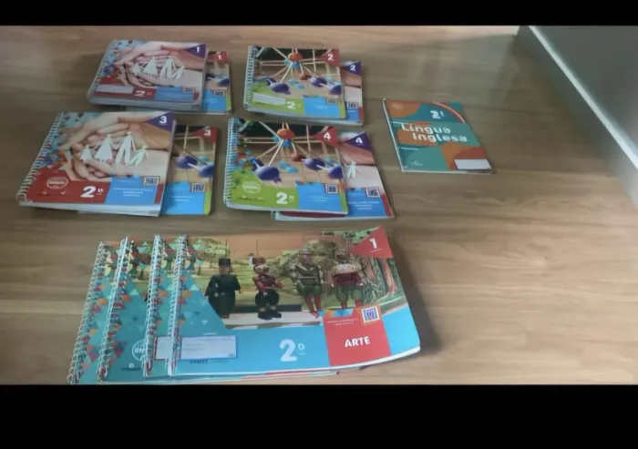 Vendo coleção Pitágoras 2°Ano do fundamental 