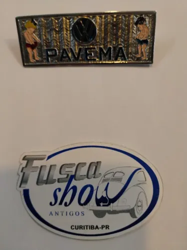 Emblema Concessionária VW PAVEMA em Curitiba.