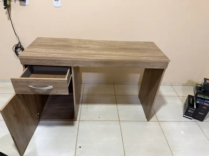 Mesa de estudos/ computador