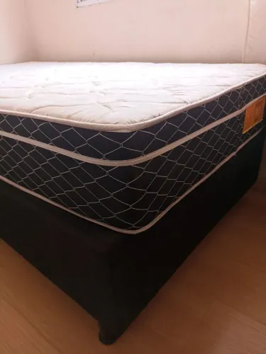 Cama Box Solteirão, em ótimo estado 