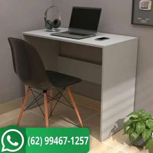 Escrivaninha estudos e notebook