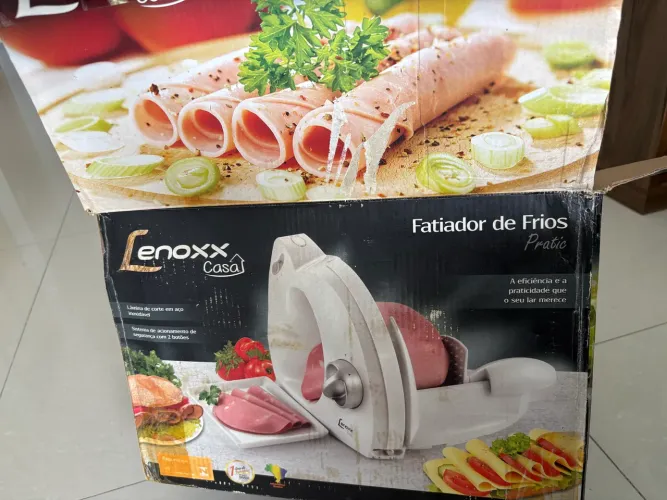 Fatiador de Frios Lenoxx Pratic Casa - Semi Novo na Caixa