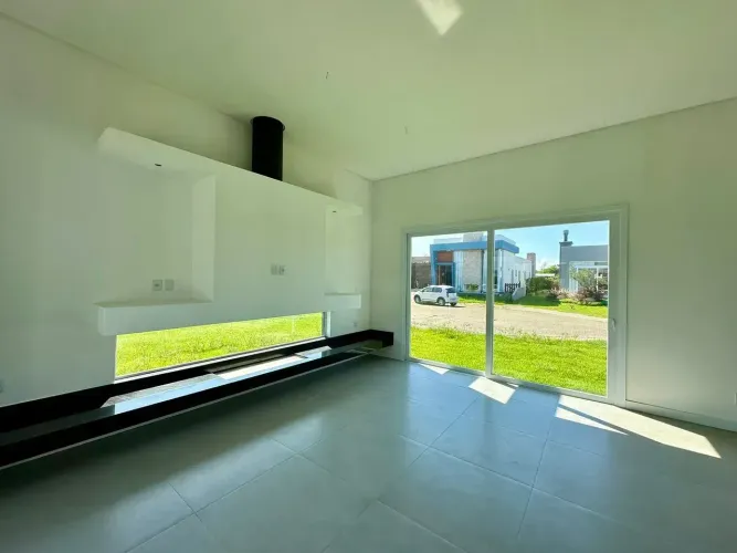 Casa em Condominio fechado entrada de 200 mil e saldo em 60 meses direto.
