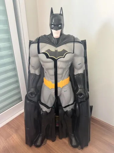 Batman Gigante - Batcaverna