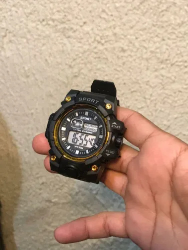 Relógio modelo militar.