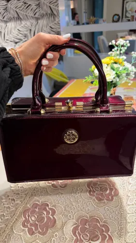 BOLSA ESTILO BAU , verniz
