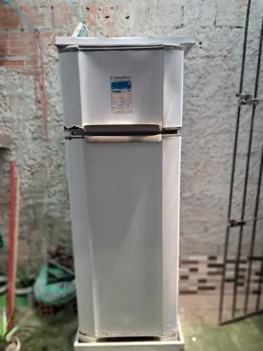 Vendo geladeira esmaltec