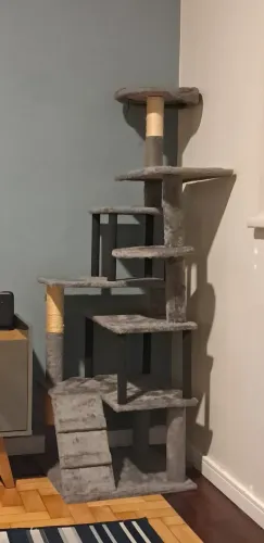 Arranhador em perfeito estado para gatos