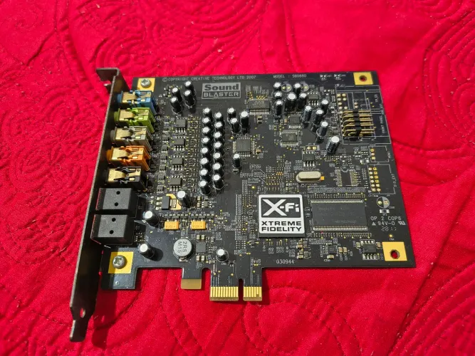 Placa de som SoundBlaster Creative x-fi Titanium PCI-E