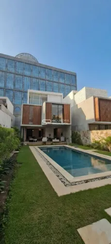 Casa de condomínio com 683 m², 4 quartos sendo 4 suítes à venda no bairro Jardim Paulistan