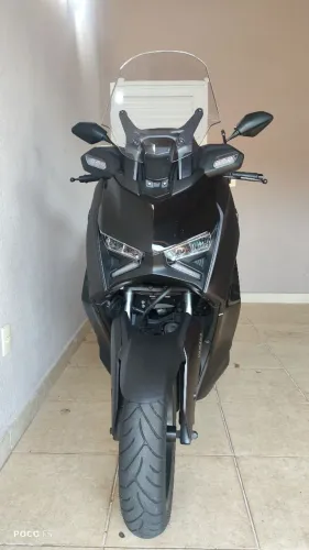 XMAX 300 CONECT 