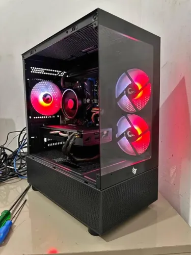 Pc gamer pouco ?Ryzen 3 2200g clock de 4ghz ? ?Placa mãe am4 ?8gb hiperex 3200mhz ?