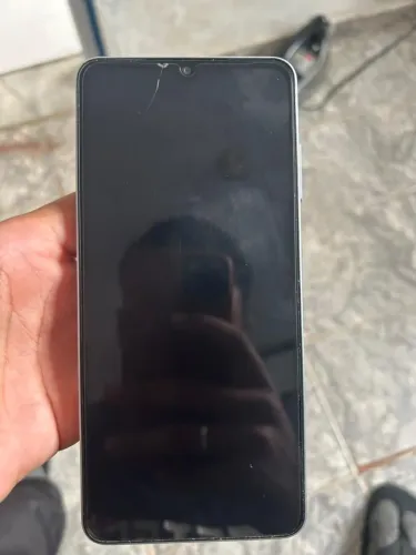 Celular a06 ótimo estado, apenas com trincado na PELÍCULA