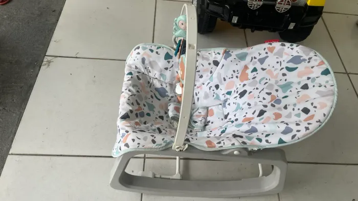 Cadeirinha vibratória para bebê 
