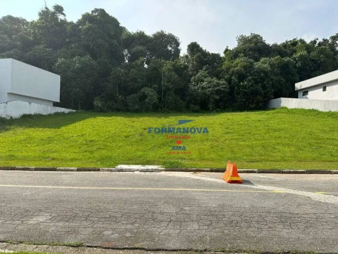 Terreno à VENDA em Excelente condomínio na Granja Viana / Cotia - SP