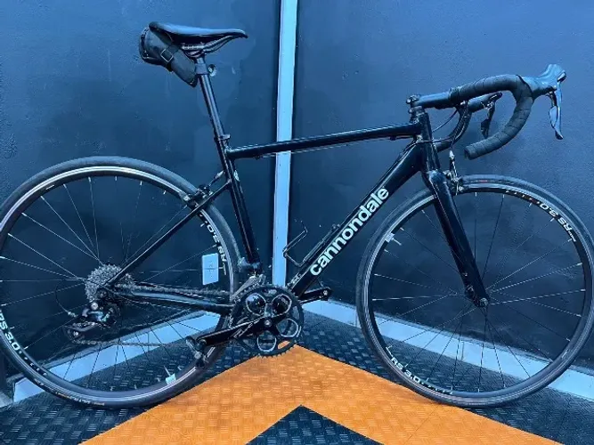 Bicicleta Speed Cannondale CAAD Optimo 3 