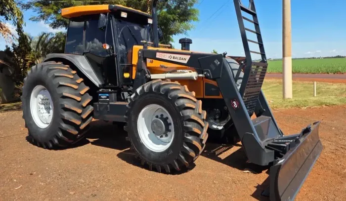 Trator Valtra BH180 08/08 - Entrada de 10%