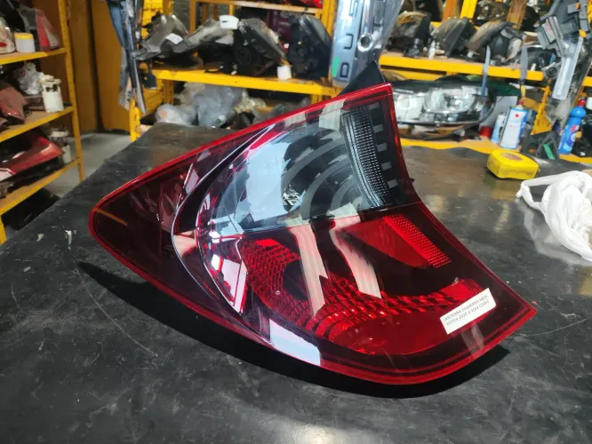 Lanterna esquerda HB20 Hatch 2020 2021 2022 2023
