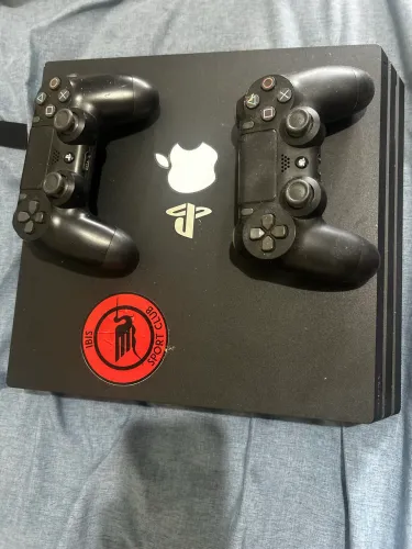 Vendo PlayStation 4 bom estado mais 9 jogos