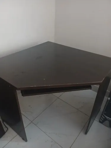 Escrivaninha de canto