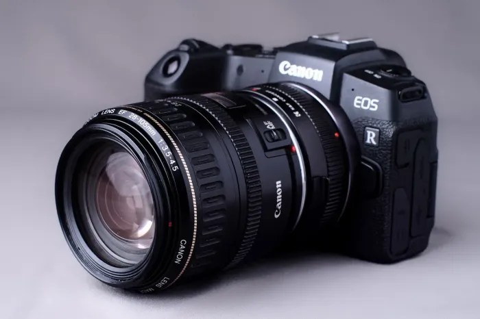 Kit Canon EOS RP + lente EF 24-105mm f3.5/4.5 Ultrassonic + 3 baterias originais