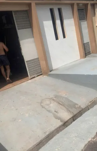 CASA COM 04 QUARTOS E 1 SUÍTE!