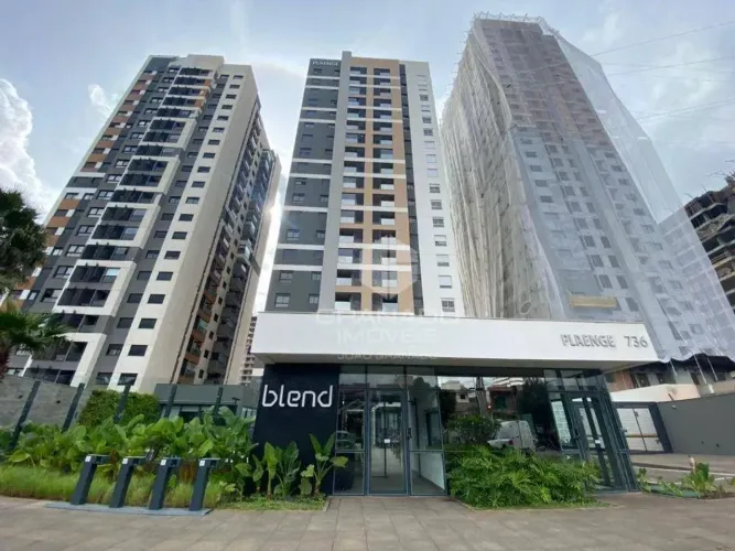 Apartamento com 3 dormitórios para alugar, 85 m² por R$ 4.500/mês - Zona 08 - Maringá/PR