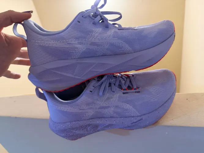 Vende-se ASICS Novablast 5 Tokyo