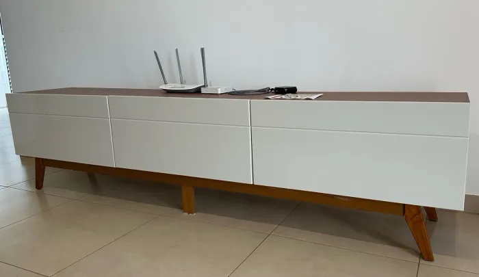 RACK PARA TV 2,19M - DESIGN MODERNO