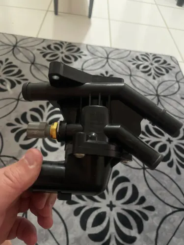 Carcaça com válvula termostatica original Ford