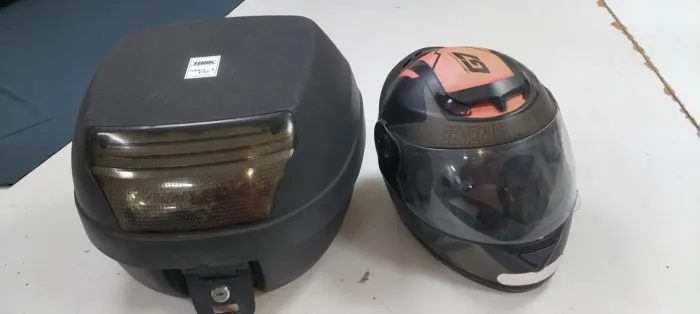 Baú E capecete para moto