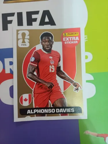 Figurinha dourada Alphonso Davies panine 2026