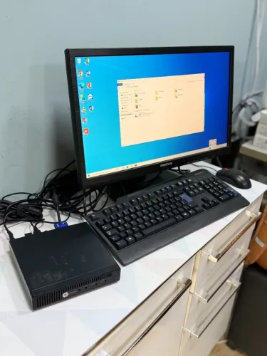 Computador Completo HP EliteDesk AMD PRO A10 8GB / SSD 240GB / Wi-Fi / Monitor 22 Polegada