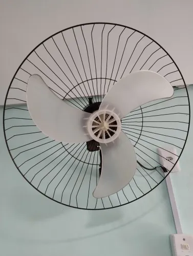 Vendo 2 ventiladores de parede 60 cm,usado , funcionando perfeitamente.