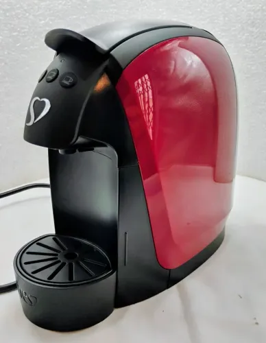 Cafeteira Expresso Cápsula / TRES