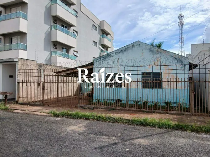 Lote Exclusivo em Uberlândia no Santa Mônica com 360 m² e Próximo ao Supermercado Real