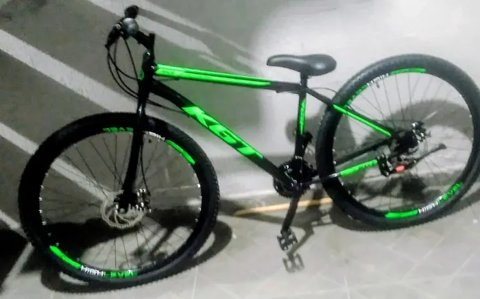Vendo essa bike aro 29 tem 21 marchas 2 rodas freios a disco por apenas R$1.250!!!