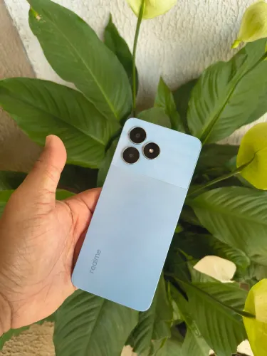 VENDO CELULAR EM ÓTIMO ESTADO. APENAS TRÊS MESES DE USO.