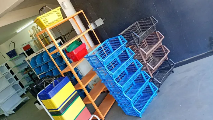CESTO PLASTICO EMPILHAVEL PARA LOJA A UJIDADE AVISTA 40.00 ZAP *
