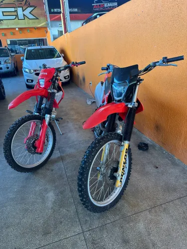 VENDO DUAS CRF 250 F 2021 e 2023
